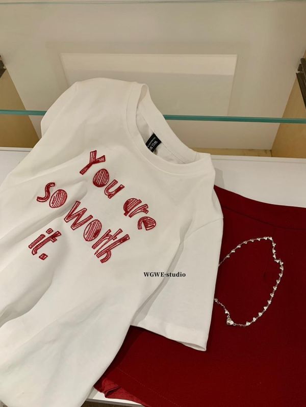 舒適設計感 百搭刺繡短T-2色 舒適設計感 百搭刺繡短T-2色