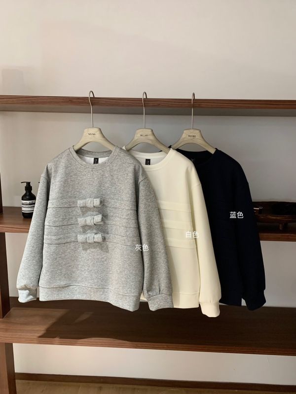 立體蝴蝶結甜美寬鬆圓領上衣-3色 立體蝴蝶結甜美寬鬆圓領上衣-3色