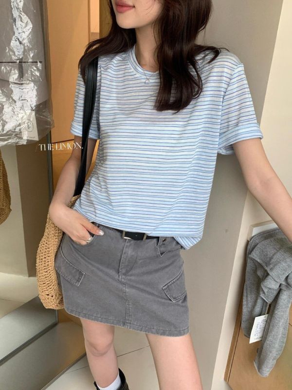 圓領舒適簡約細條紋寬鬆T-2色 圓領舒適簡約細條紋寬鬆T-2色