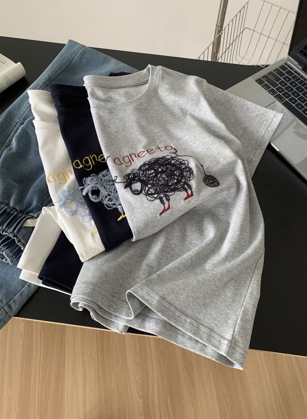 設計感立體線條小羊刺繡造型T-3色 設計感立體線條小羊刺繡造型T-3色