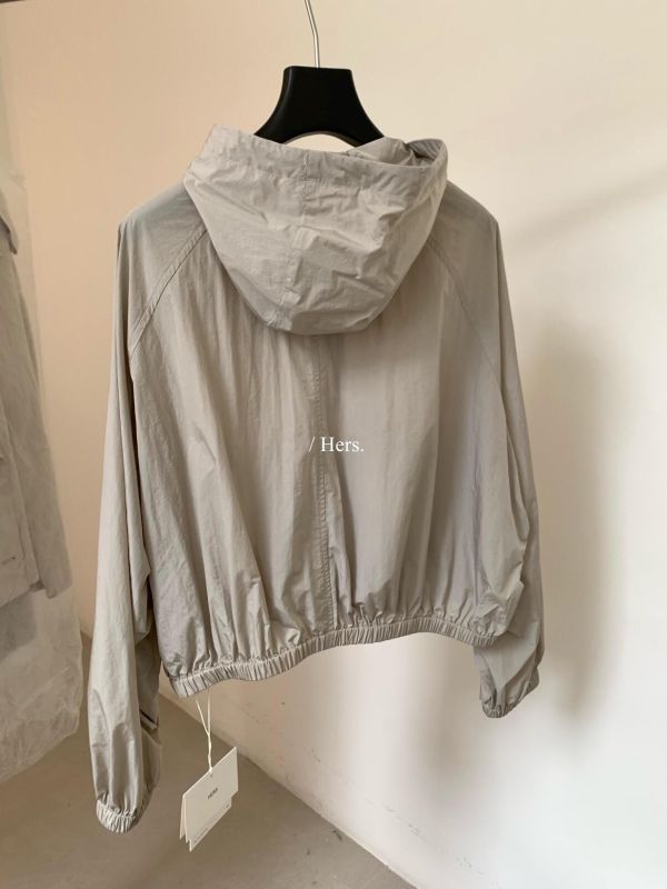 日常休閒透氣透氣輕運動感連帽外套-4色 日常休閒透氣透氣輕運動感連帽外套-4色