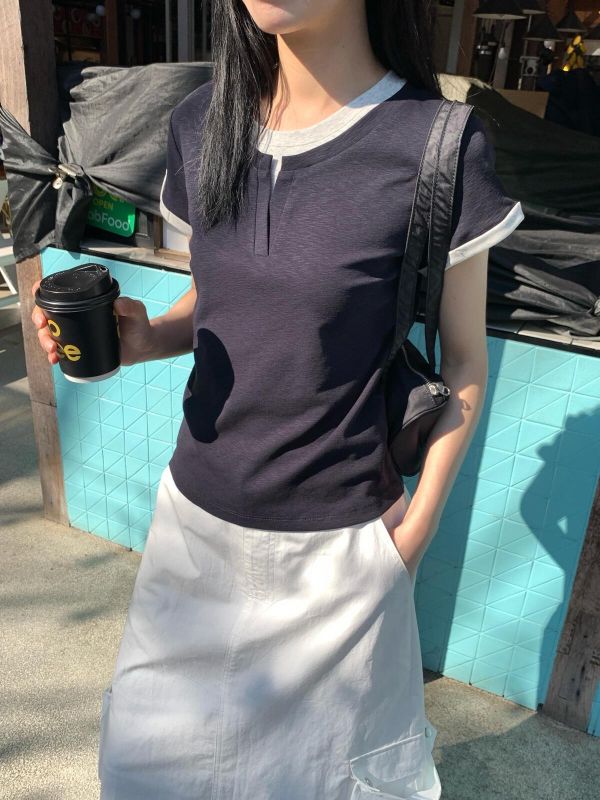 時尚修身撞色條紋正肩圓領上衣-3色 時尚修身撞色條紋正肩圓領上衣-3色