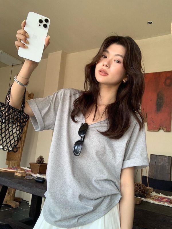 輕薄好穿 V領寬鬆亞麻捲邊袖T-11色 輕薄好穿 V領寬鬆亞麻捲邊袖T-11色