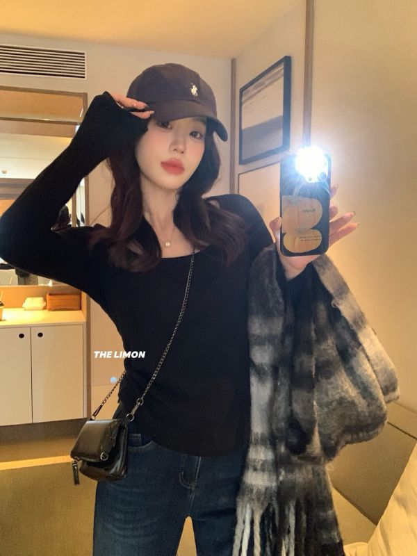 帶胸墊簡約德絨百搭U領T恤-4色 帶胸墊簡約德絨百搭U領T恤-4色