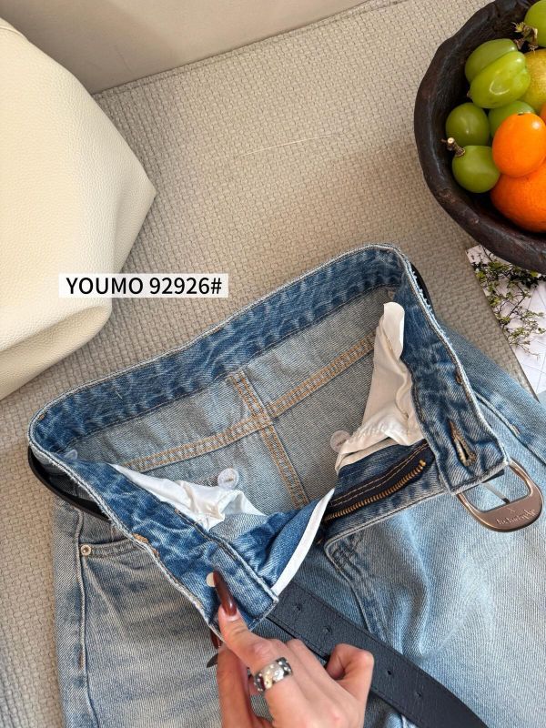 後口袋翻蓋刺繡設計彎刀牛仔褲褲 後口袋翻蓋刺繡設計彎刀牛仔褲褲