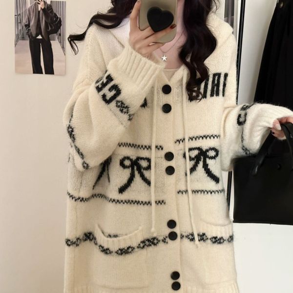 復古提花粗針蝴蝶結口袋連帽中長款上衣外套-3色 復古提花粗針蝴蝶結口袋連帽中長款上衣外套-3色