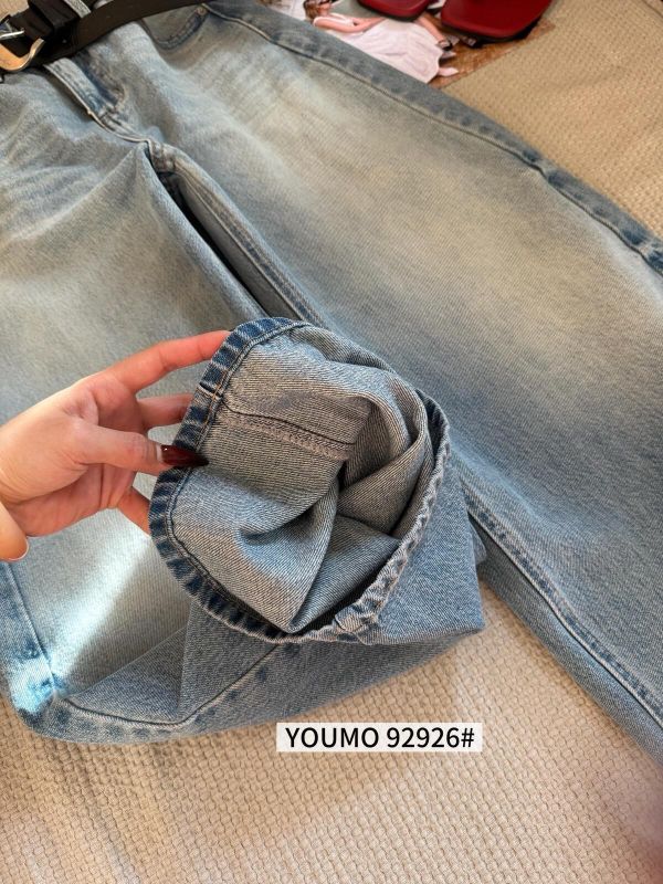 後口袋翻蓋刺繡設計彎刀牛仔褲褲 後口袋翻蓋刺繡設計彎刀牛仔褲褲