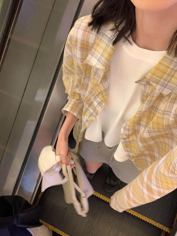 襯衫控的鬆弛感穿搭 顯白格子薄襯衫上衣 襯衫控的鬆弛感穿搭 顯白格子薄襯衫上衣