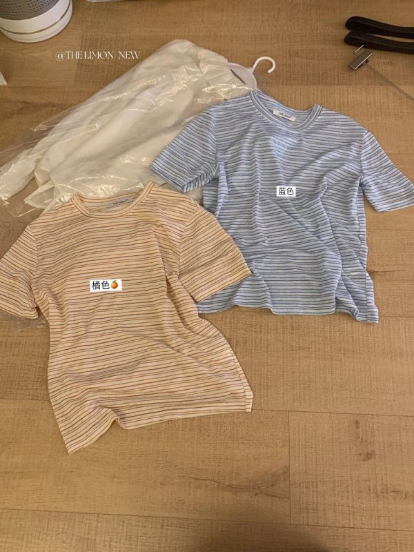 圓領舒適簡約細條紋寬鬆T-2色 圓領舒適簡約細條紋寬鬆T-2色