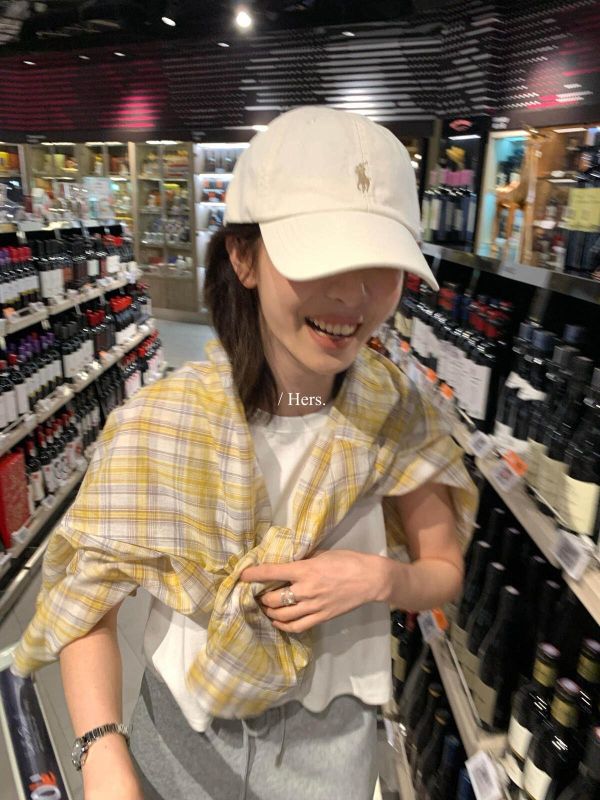 襯衫控的鬆弛感穿搭 顯白格子薄襯衫上衣 襯衫控的鬆弛感穿搭 顯白格子薄襯衫上衣