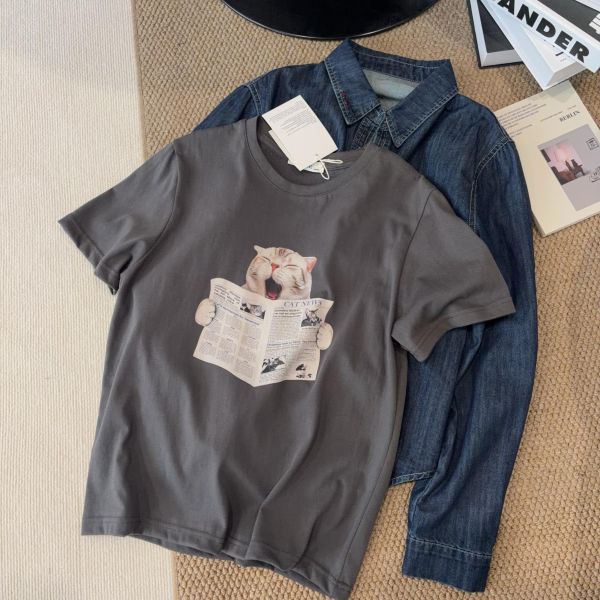 超可愛貓咪看報減齡印花T恤-2色 超可愛貓咪看報減齡印花T恤-2色