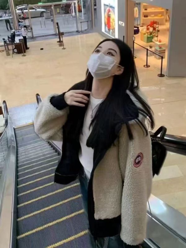 羊羔毛徽章保暖搖粒絨連帽外套-2色 羊羔毛徽章保暖搖粒絨連帽外套-2色