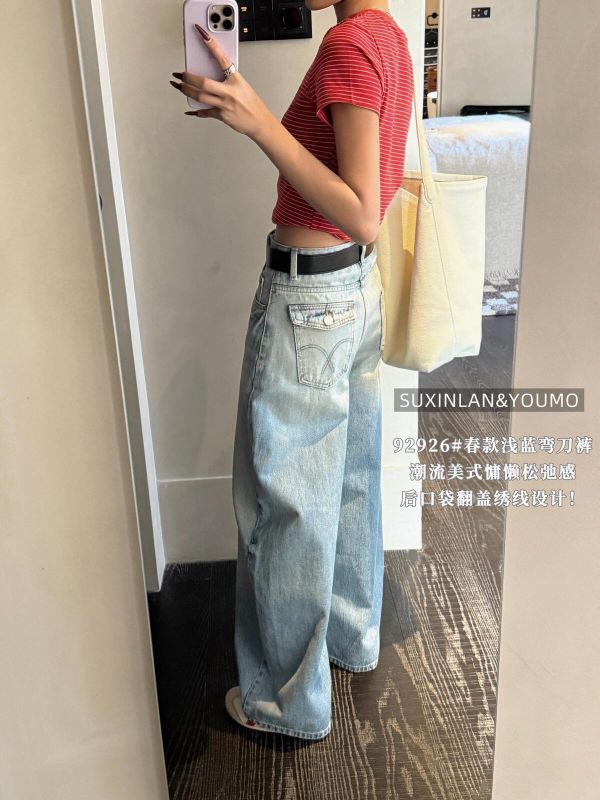 後口袋翻蓋刺繡設計彎刀牛仔褲褲 後口袋翻蓋刺繡設計彎刀牛仔褲褲