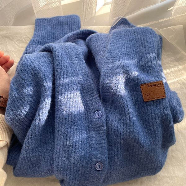 藍色顯白羊毛開衫百搭氣質針織上衣-4色 藍色顯白羊毛開衫百搭氣質針織上衣-4色