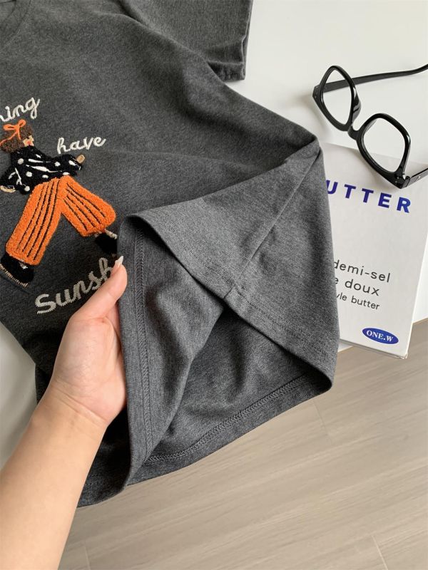 小女孩立體刺繡棉質減齡舒適T-2色 小女孩立體刺繡棉質減齡舒適T-2色