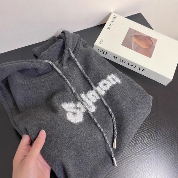 糯米絨重工刺繡抽繩連帽字母上衣 糯米絨重工刺繡抽繩連帽字母上衣