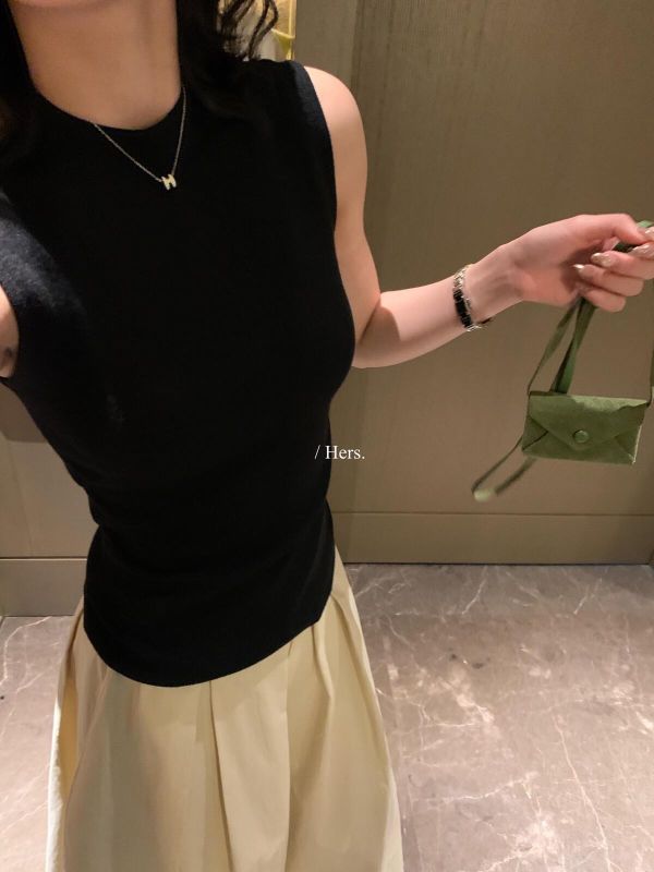 氣質微高領修身百搭針織背心-2色 氣質微高領修身百搭針織背心-2色