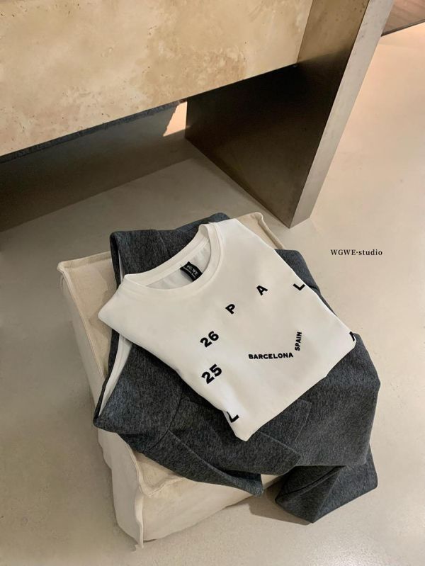 韓系字母數字鐘錶植絨修身T-2色 韓系字母數字鐘錶植絨修身T-2色