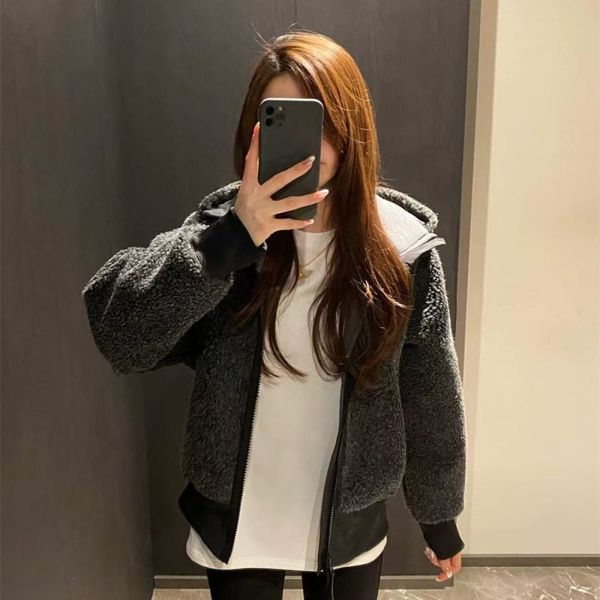 羊羔毛徽章保暖搖粒絨連帽外套-2色 羊羔毛徽章保暖搖粒絨連帽外套-2色
