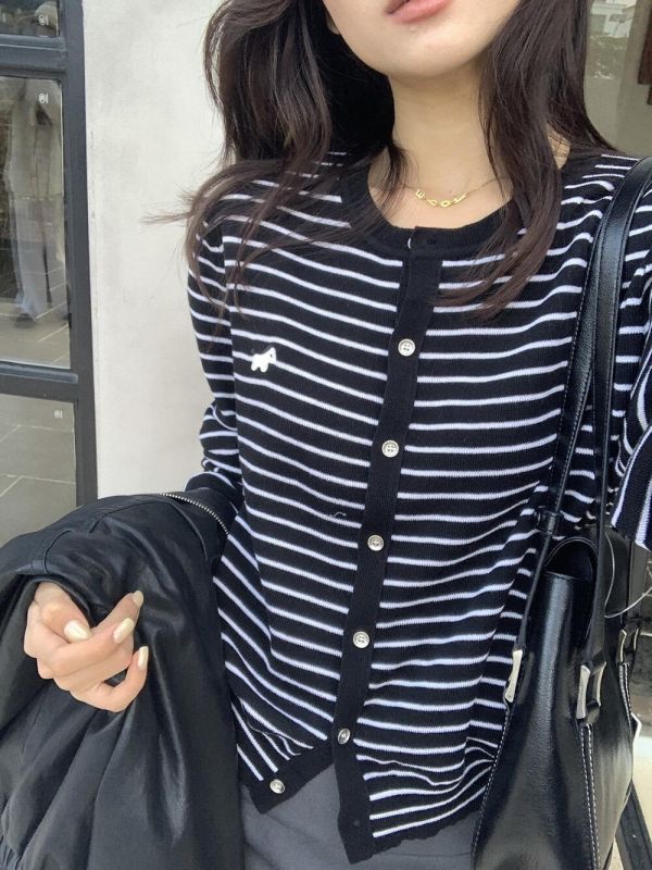 柔軟可愛刺綉單排扣罩衫上衣-5色 柔軟可愛刺綉單排扣罩衫上衣-5色