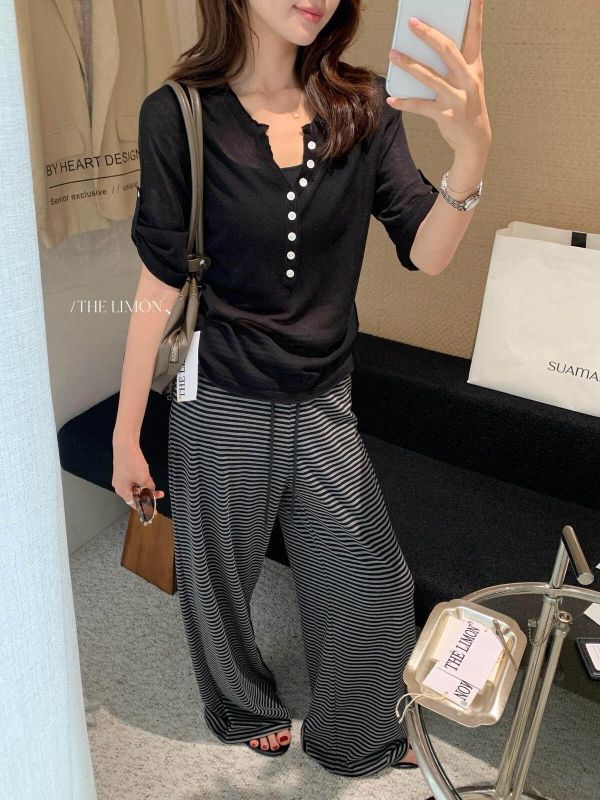 夏日老錢風休閒減齡亨利半扣針織上衣-6色 夏日老錢風休閒減齡亨利半扣針織上衣-6色