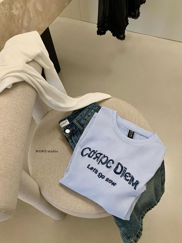 復古風立體字母刺繡寬鬆T恤-2色 復古風立體字母刺繡寬鬆T恤-2色