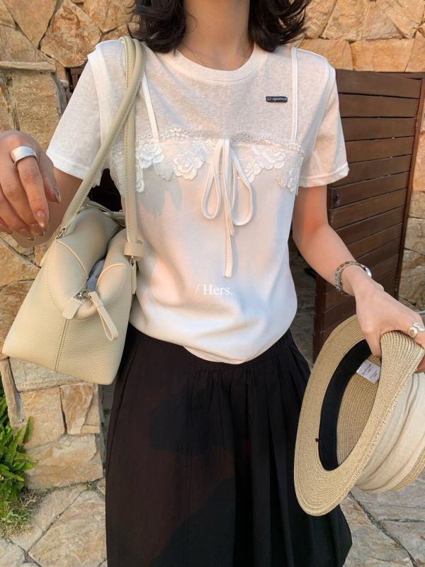 精緻感氣質 肌理蕾絲拼接溫柔上衣-2色 精緻感氣質 肌理蕾絲拼接溫柔上衣-2色