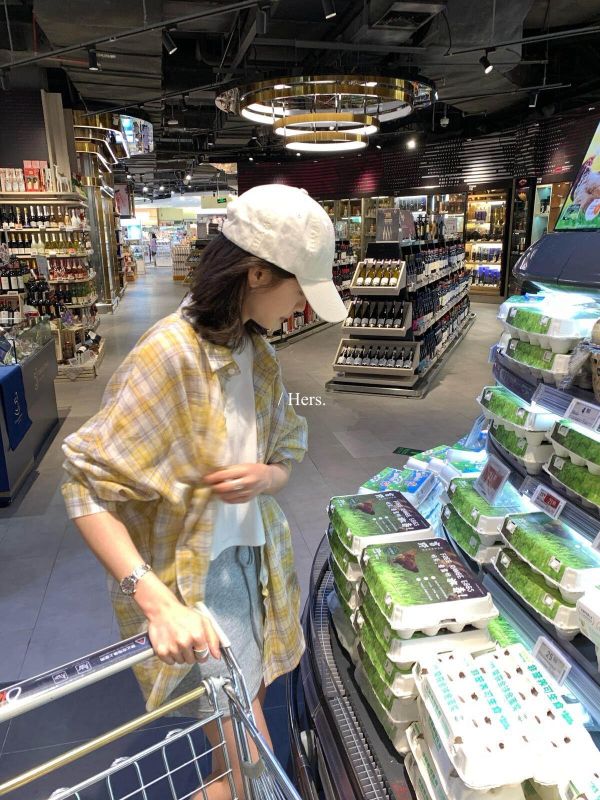 襯衫控的鬆弛感穿搭 顯白格子薄襯衫上衣 襯衫控的鬆弛感穿搭 顯白格子薄襯衫上衣