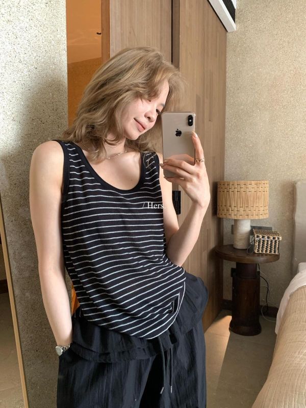 單穿疊穿都好看 透氣不勒舒適背心-12色 單穿疊穿都好看 透氣不勒舒適背心-12色