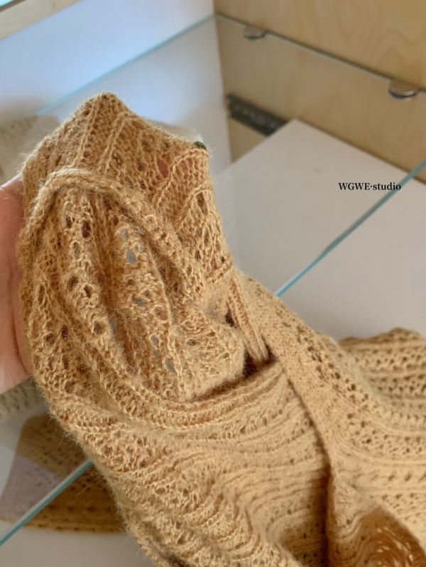 韓系鏤空V領針織罩衫+吊帶背心-2色 韓系鏤空V領針織罩衫+吊帶背心-2色