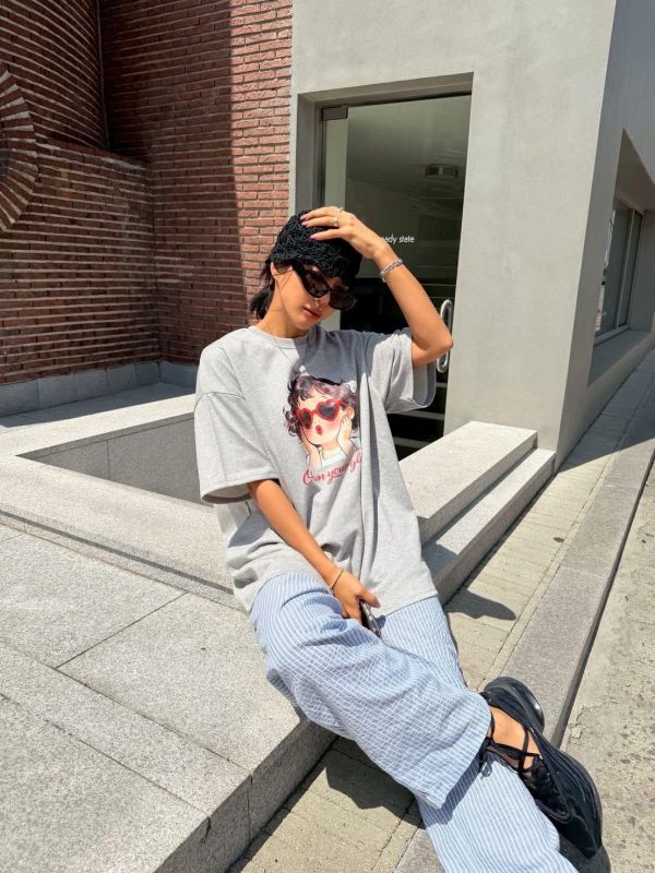 捲髮墨鏡女孩 大版下身失蹤寬鬆tee-3色 捲髮墨鏡女孩 大版下身失蹤寬鬆tee-3色