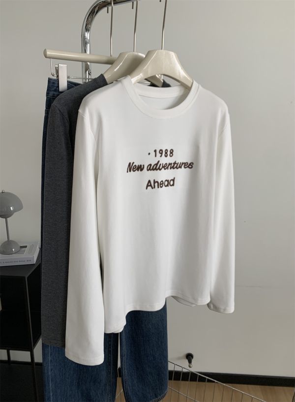 簡約字母刺繡正肩打底磨毛t-2色 簡約字母刺繡正肩打底磨毛t-2色