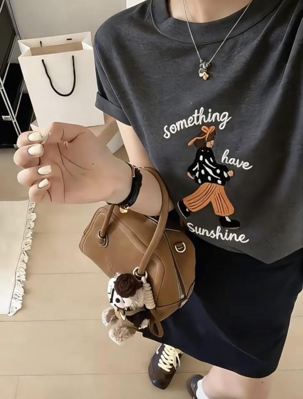 小女孩立體刺繡棉質減齡舒適T-2色 小女孩立體刺繡棉質減齡舒適T-2色