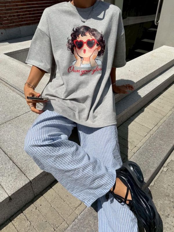 捲髮墨鏡女孩 大版下身失蹤寬鬆tee-3色 捲髮墨鏡女孩 大版下身失蹤寬鬆tee-3色