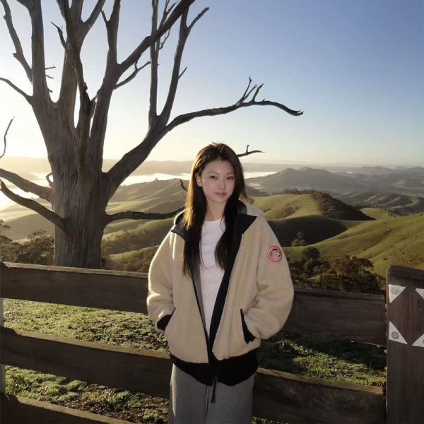 羊羔毛徽章保暖搖粒絨連帽外套-2色 羊羔毛徽章保暖搖粒絨連帽外套-2色