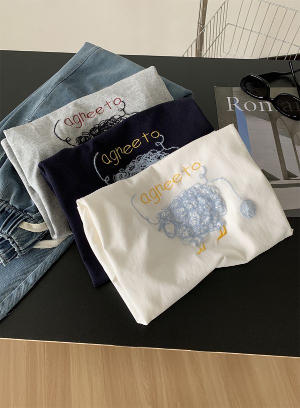 設計感立體線條小羊刺繡造型T-3色 設計感立體線條小羊刺繡造型T-3色