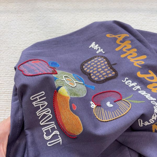 萊塞爾蘋果刺繡薄款寬鬆休閒T-3色 萊塞爾蘋果刺繡薄款寬鬆休閒T-3色