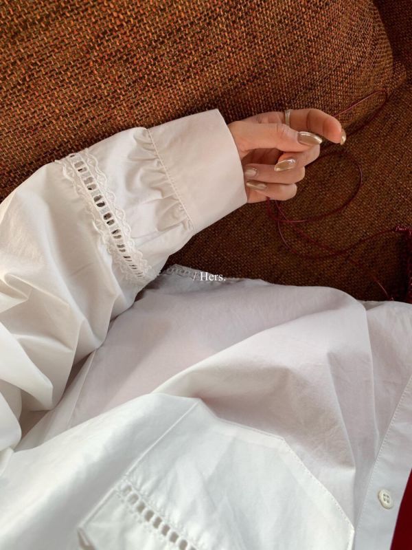 簡約設計感 廓形鏤空純色襯衫 簡約設計感 廓形鏤空純色襯衫