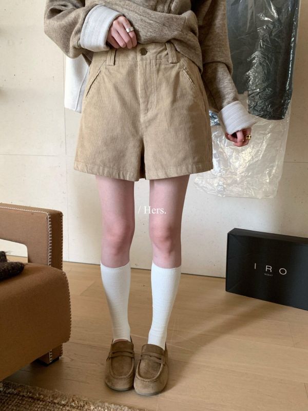 燈芯絨百搭顯瘦遮肉休閒短褲 燈芯絨百搭顯瘦遮肉休閒短褲
