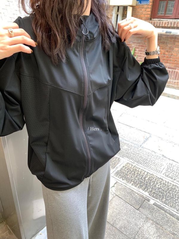 簡約風輕運動戶外連帽外套-4色 簡約風輕運動戶外連帽外套-4色