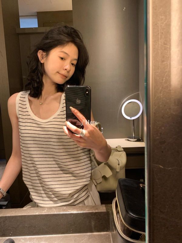 單穿疊穿都好看 透氣不勒舒適背心-12色 單穿疊穿都好看 透氣不勒舒適背心-12色