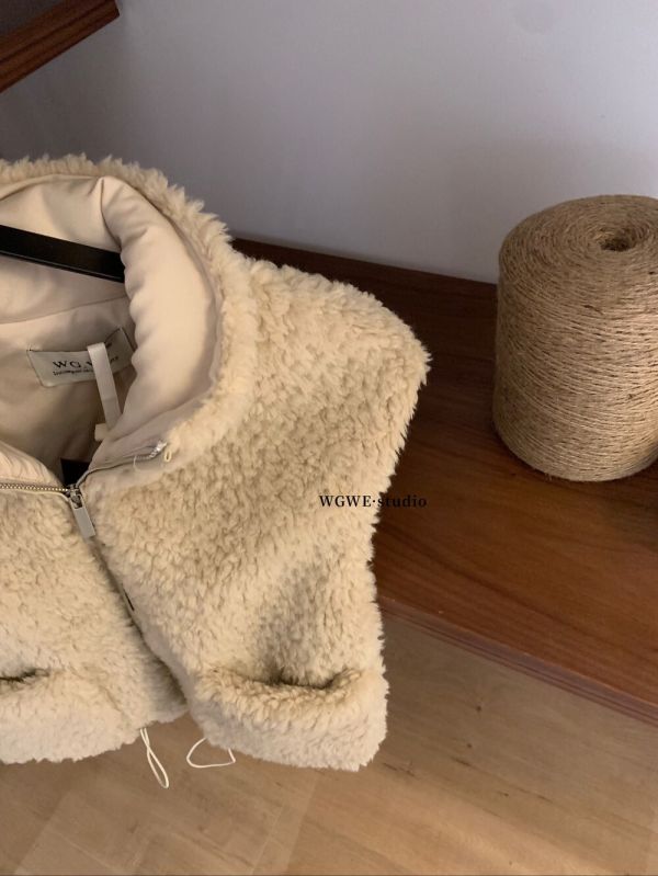 奶系小羊羔粒絨拼接毛毛背心 奶系小羊羔粒絨拼接毛毛背心