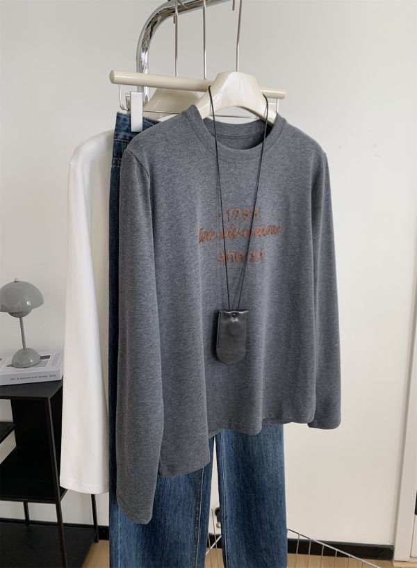 簡約字母刺繡正肩打底磨毛t-2色 簡約字母刺繡正肩打底磨毛t-2色