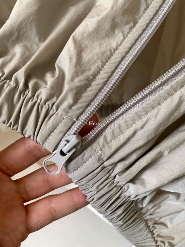 日常休閒透氣透氣輕運動感連帽外套-4色 日常休閒透氣透氣輕運動感連帽外套-4色