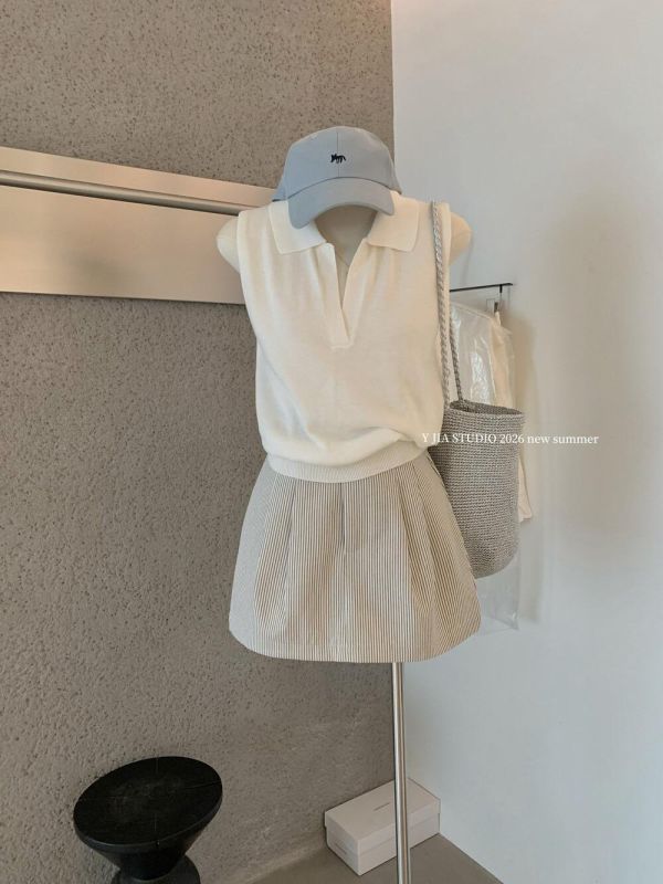 老錢風POLO領無袖背心+條紋半身裙套裝 老錢風POLO領無袖背心+條紋半身裙套裝