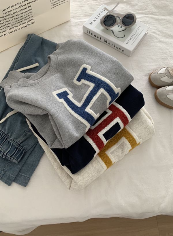 毛巾繡美式復古鬆弛感減齡上衣-3色 毛巾繡美式復古鬆弛感減齡上衣-3色