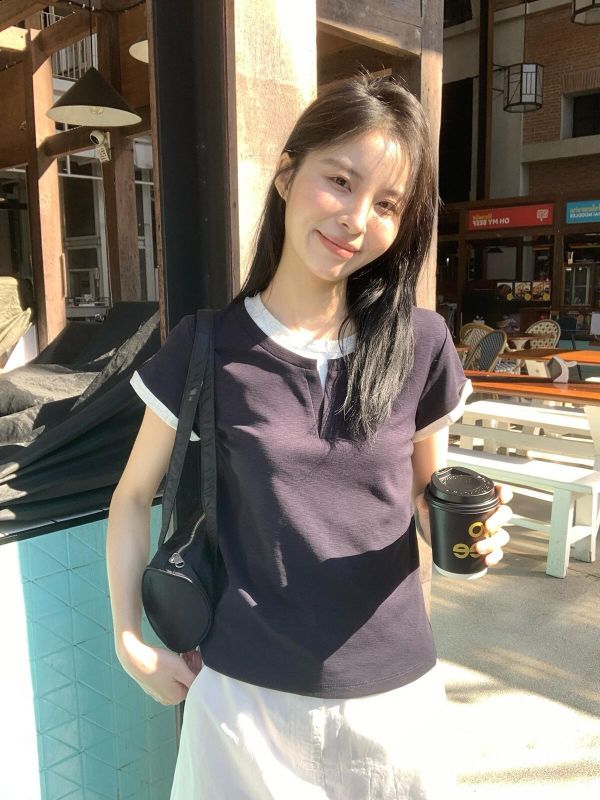 時尚修身撞色條紋正肩圓領上衣-3色 時尚修身撞色條紋正肩圓領上衣-3色