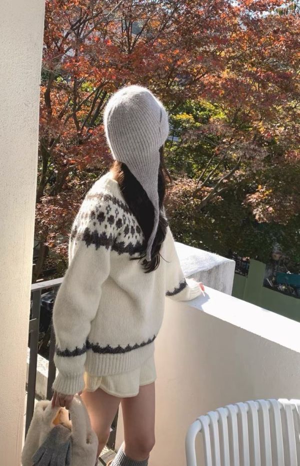 Korea 溫柔好搭日系復古圖騰毛衣-2色 Korea 溫柔好搭日系復古圖騰毛衣-2色