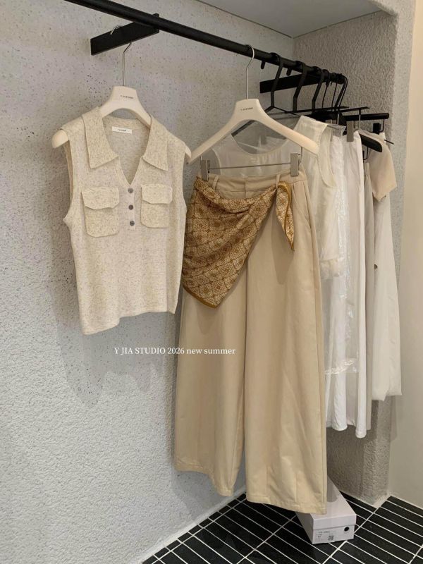 夏日慵懶鬆弛感polo領針織上衣+闊腿褲兩件套裝 夏日慵懶鬆弛感polo領針織上衣+闊腿褲兩件套裝