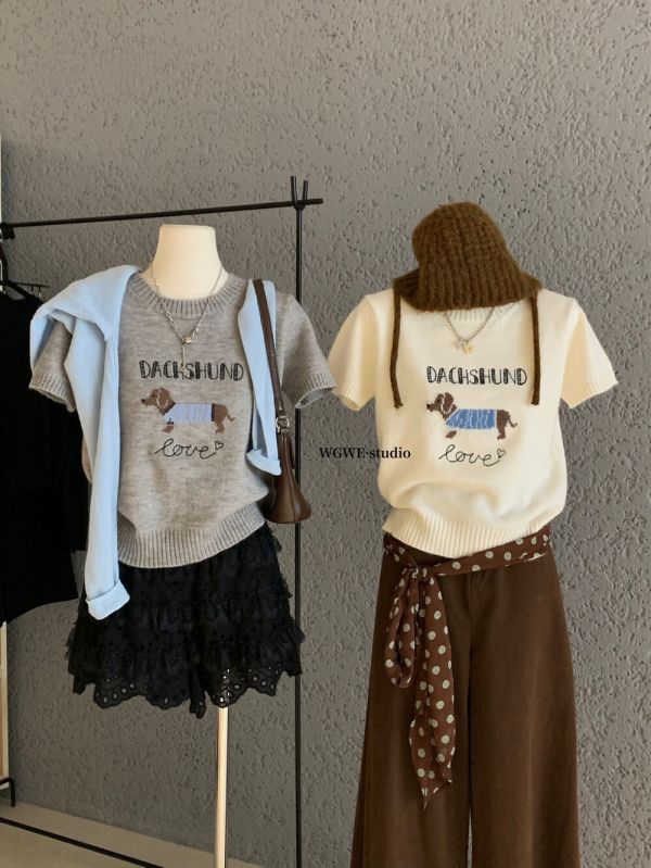 字母圖案刺繡短款百搭針織上衣-2色 字母圖案刺繡短款百搭針織上衣-2色